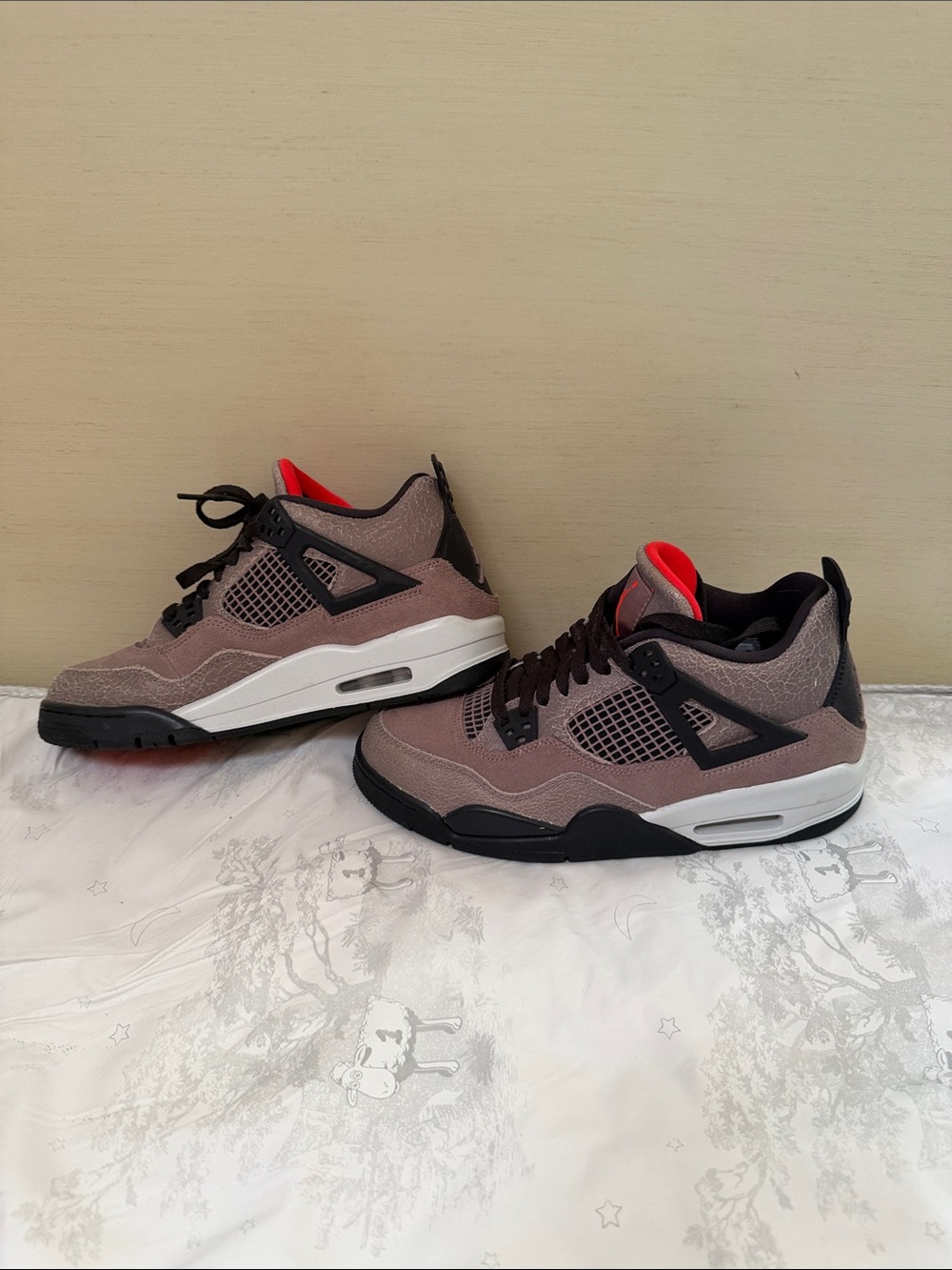 Jordan Kids Sneakers in Taupe with Red Accent